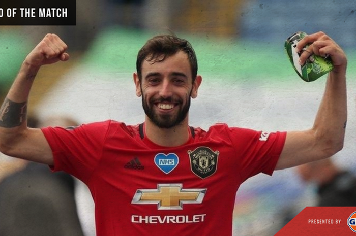 Gelandang Manchester United, Bruno Fernandes, merayakan kemenangan atas Leicester City dalam laga Liga Inggris di Stadion King Power, Minggu (26/7/2020).