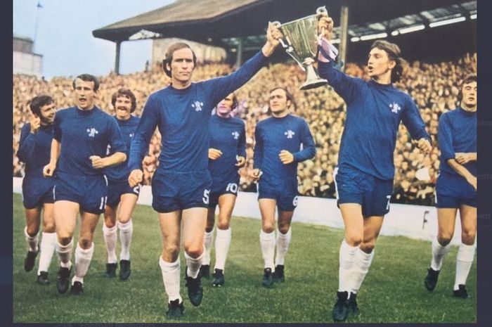 Skuad Chelsea dalam parade perayaan gelar Piala Winners 1970-1971 di Stamford Bridge.