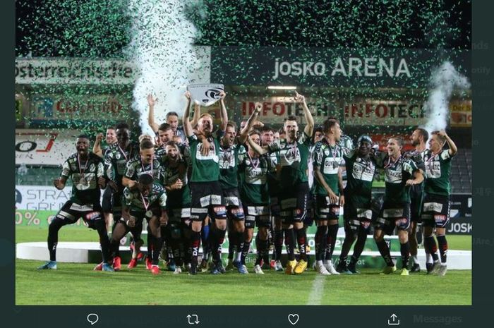 SV Ried merayakan gelar juara divisi dua Liga Austria musim ini dan promosi ke Bundesliga Austria 2020-2021.