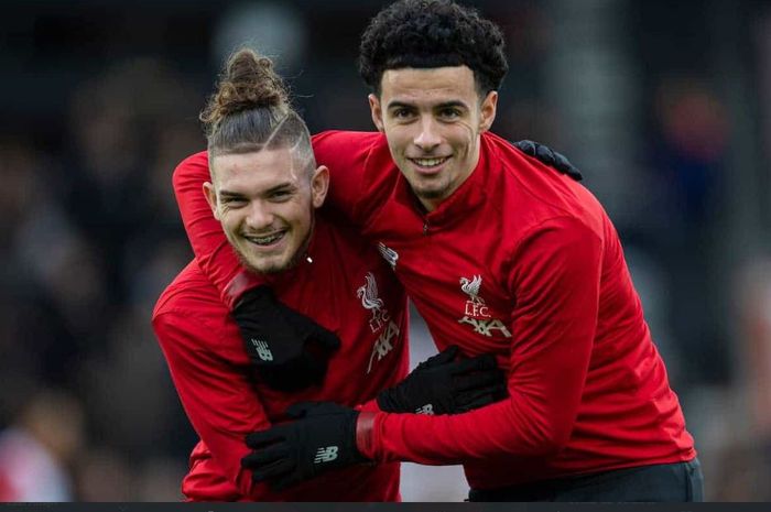 Dua youngsters Liverpool, Curtis Jones (kanan) dan Harvey Elliott (kiri)