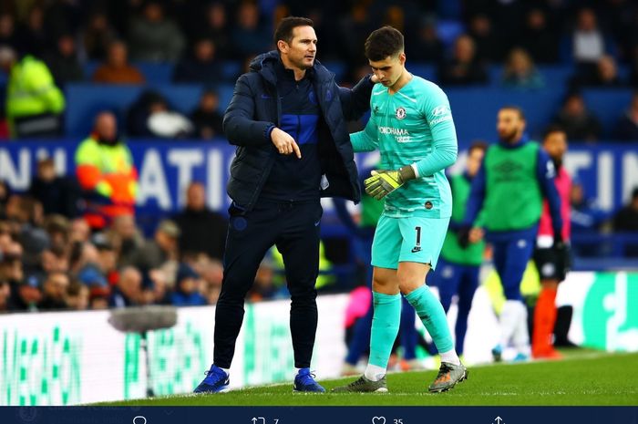 Momen kebersamaan Frank Lampard dan Kepa Arrizabalaga dalam sebuah pertandingan Chelsea di Liga Inggris.