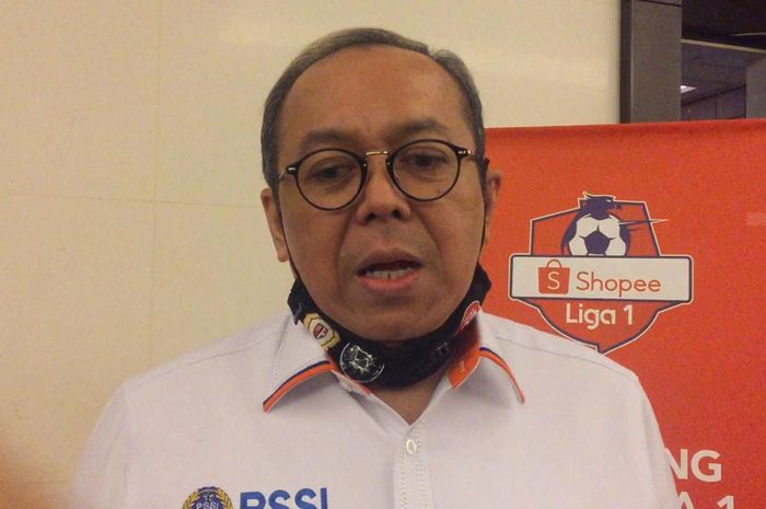 Direktur Utama PT LIB, Akhmad Hadian Lukita usai manager meeting dengan 18 klub untuk membahas lanjutan Liga 1 2020. 