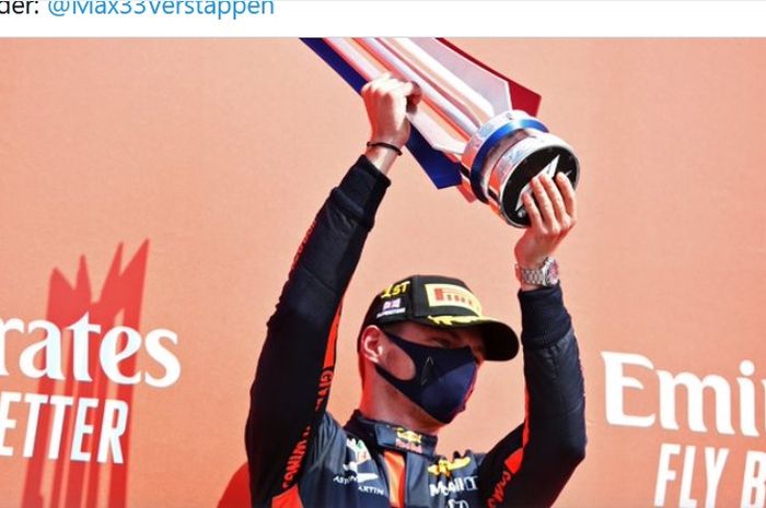 Pembalap Red Bull Racing, Max Verstappen, merayakan kemenangannya pada balapan F1 70th Anniversary GP di Sirkuit Silverstone, Inggris, 9 Agustus 2020.