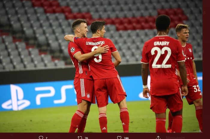 Ivan Perisic dan Robert Lewandowski mencetak gol Bayern Muenchen ke gawang Chelsea dalam laga babak 16 besar Liga Champions di Allianz Arena, 8 Agustus 2020.