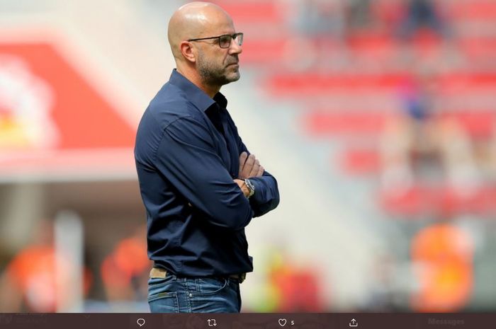 Pelatih Bayer Leverkusen, Peter Bosz.