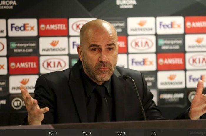 Pelatih Bayer Leverkusen, Peter Bosz.