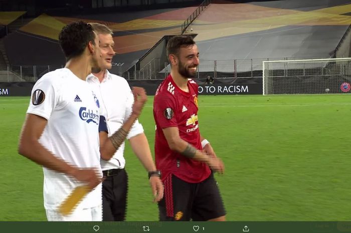 Momen saat kapten Kobenhavn, Zeca, memuji Ole Gunnar Solskjaer dan Bruno Fernandes malu-malu.