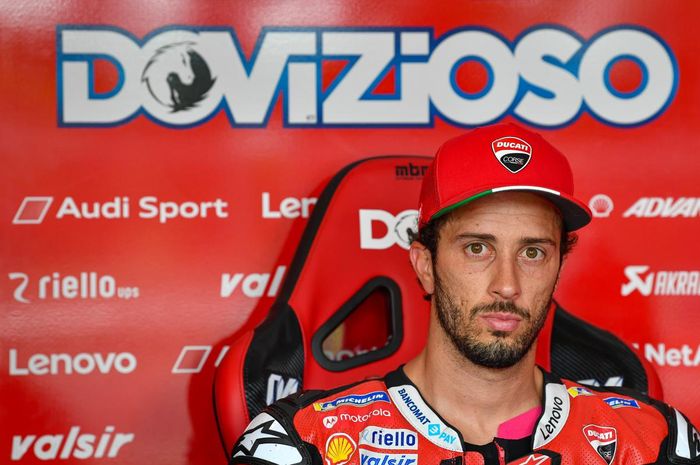 Pembalap Ducati, Andrea Dovizioso, berada di pit pada seri balap MotoGP Republik Ceska 2020 di Sirkuit Brno.