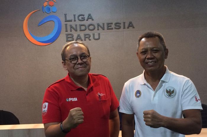 Direktur Utama PT LIB, Akhmad Hadian Lukita, bersama Direktur Operasional PT LIB, Sudjarno