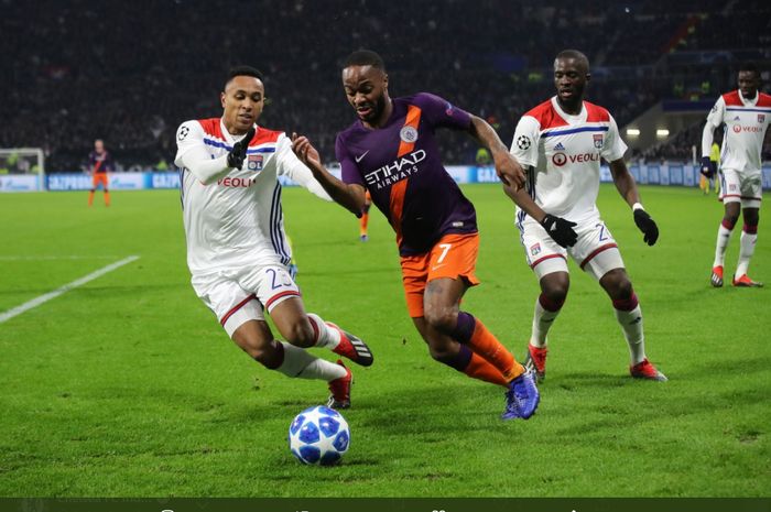 Momen duel antara Manchester City dan Olympique Lyon di fase grup Liga Champions 2018-2019.