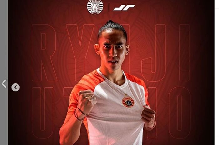 Bek Persija Jakarta, Ryuji Utomo, mengenakan Jersey fantasy HUT RI 75