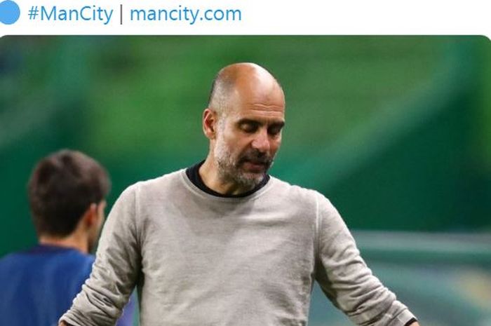 Ekspresi pelatih Manchester City, Pep Guardiola, dalam laga perempat final Liga Champions melawan Olympique Lyon di Stadion Jose Alvalade, Sabtu (15/8/2020).