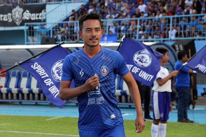 Bek kanan Arema FC, Taufik Hidayat.