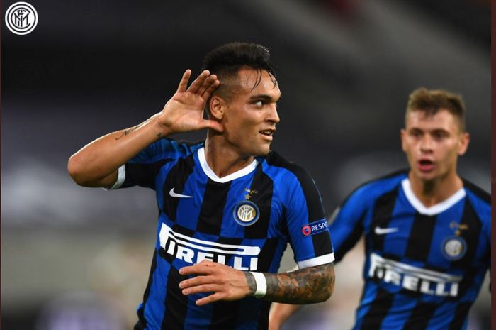 Penyerang Inter Milan, Lautaro Martinez, merayakan gol ke gawang Shakhtar Donetsk dalam semifinal Liga Europa di Koeln, 17 Agustus 2020.