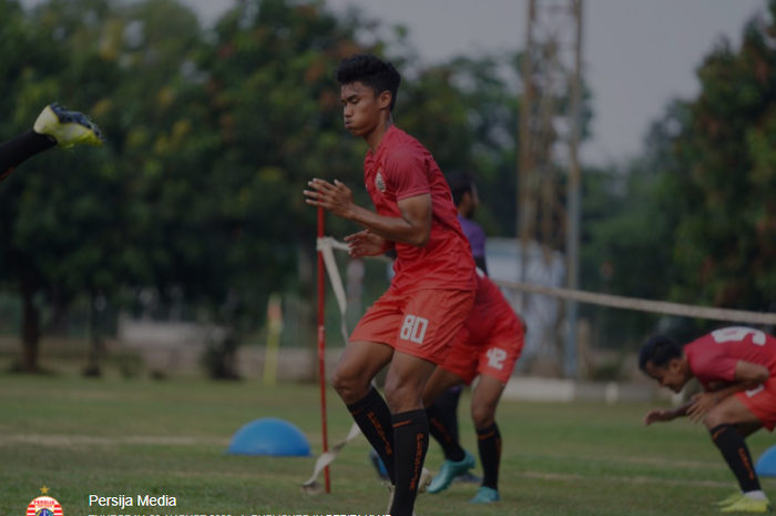 Pemain muda Persija Jakarta yang turut mengikuti latihan perdana Rabu (19/8/2020), di Lapangan PS AU Halim Perdanakusuma, Jakarta.