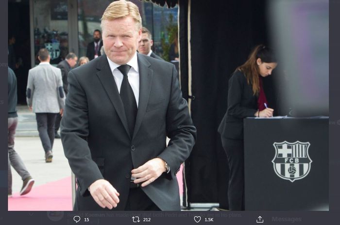 Ronald Koeman menjelang diperkenalkan sebagai pelatih Barcelona.