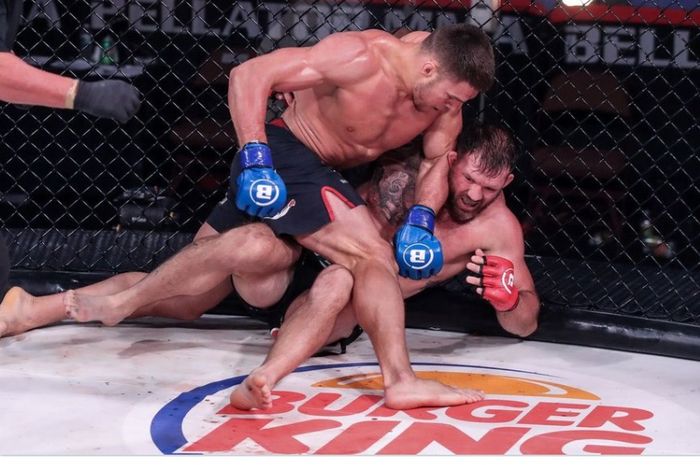 Vadim Nemkov menghajar brutal Ryan Bader di Bellator 244, Jumat (21/8/2020), untuk menjadi juara baru kelas berat ringan. 