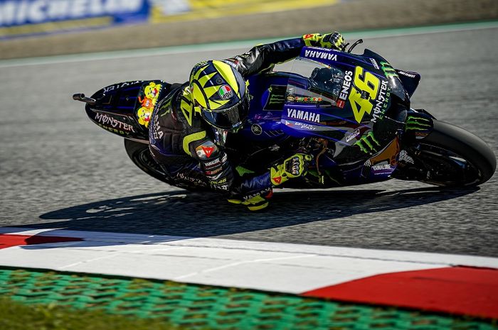 Aksi pembalap Monster Energy Yamaha, Valentino Rossi, ketika melakoni sesi latihan bebas MotoGP Styria di Red Bull Ring, Austria, 21 Agustus 2020.