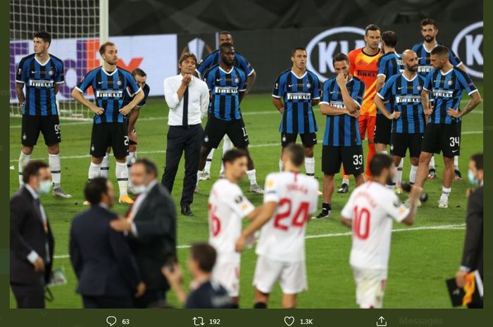 Skuad Inter Milan seusai dikalahkan Sevilla di final Liga Europa 2019-2020.