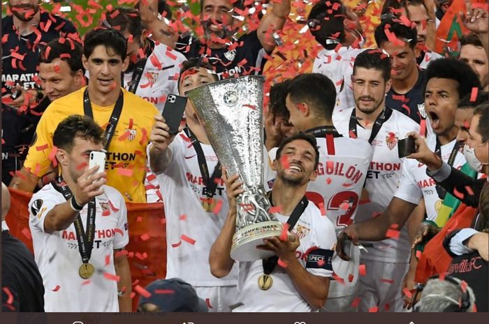 Sevilla, merayakan gelar juara Liga Europa 2019-2020.