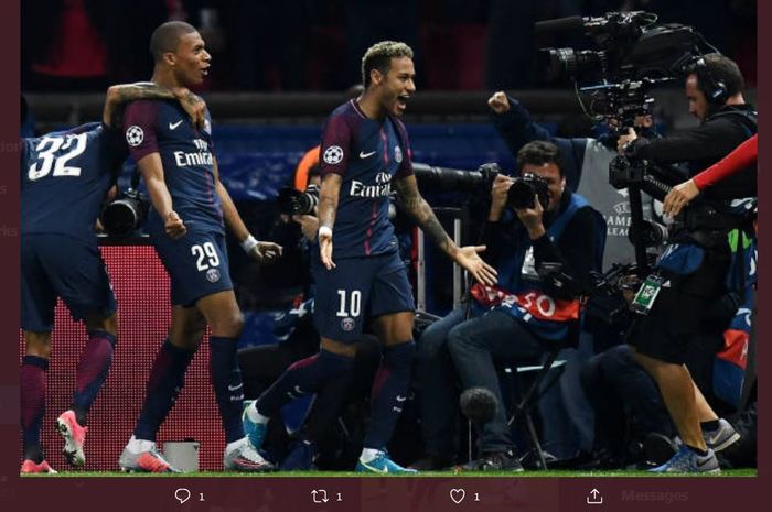 Neymar Jr merayakan golnya untuk Paris Saint-Germain ke gawang Bayern Muenchen di Liga Champions 2017-2018.