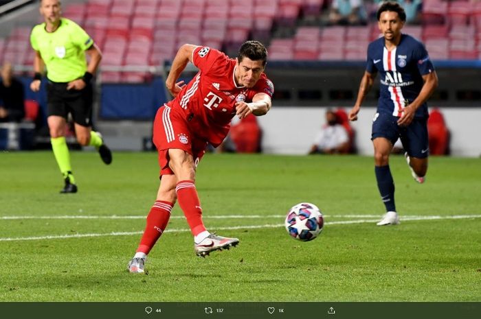 Striker Bayern Muenchen, Robert Lewandowski, dalam final Liga Champions melawan  PSG, Minggu (23/8/2020).