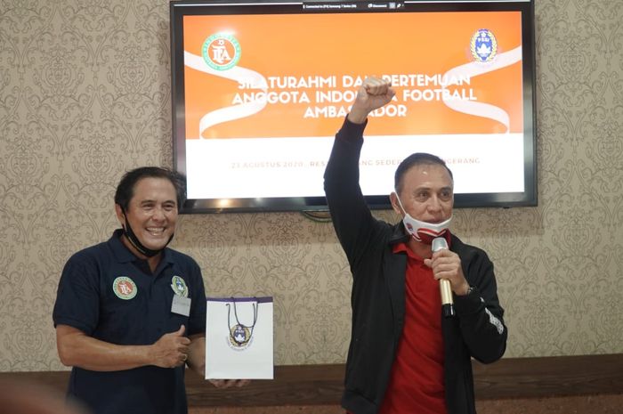 Ketua Umum PSSI, Mochamad Iriawan, saat bertemu dengan legenda timnas Indonesia, Minggu (23/8/2020).