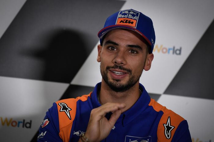 Pembalap KTM Tech3, Miguel Oliveira, saat konferensi pers menjelang MotoGP Styria di Red Bull Ring.