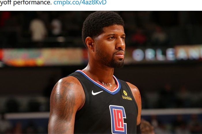 Pemain Los Angeles Clippers, Paul George, menjadi aktor kemenangan timnya atas Dallas Mavericks pada gim kelima babak kesatu playoffs NBA 2020 di AdventHealth Arena, Amerika Serikat, 25 Agustus 2020.