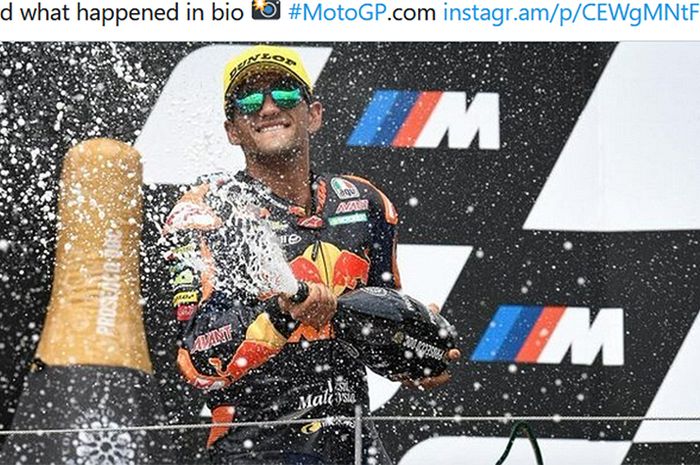 Pembalap Red Bull KTM Ajo, Jorge Martin, merayakan kemenangannya pada balapan Moto2 Austria di Red Bull Ring, Austria, 16 Agustus 2020.