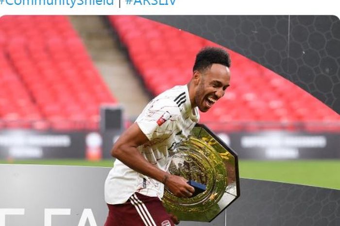 Striker Arsenal, Pierre-Emerick Aubameyang, menjawab pertanyaan soal kontrak baru usai timnya juara Community Shield dengan membungkam Liverpool.