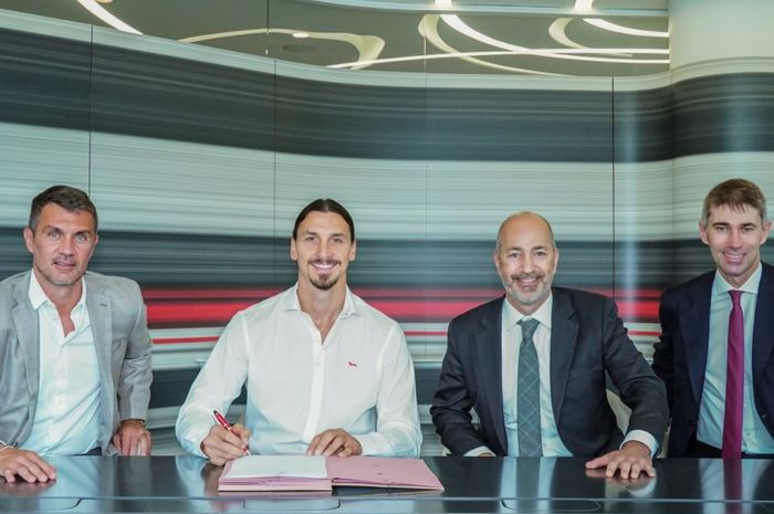 Zlatan Ibrahimovic resmi memperpanjang kontrak di AC Milan hingga 30 Juni 2021.