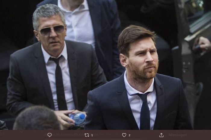 Jorge Messi (belakang), orang dalam yang didekati Barcelona untuk memulangkan Lionel Messi karena kondisi keuangan masih sulit.