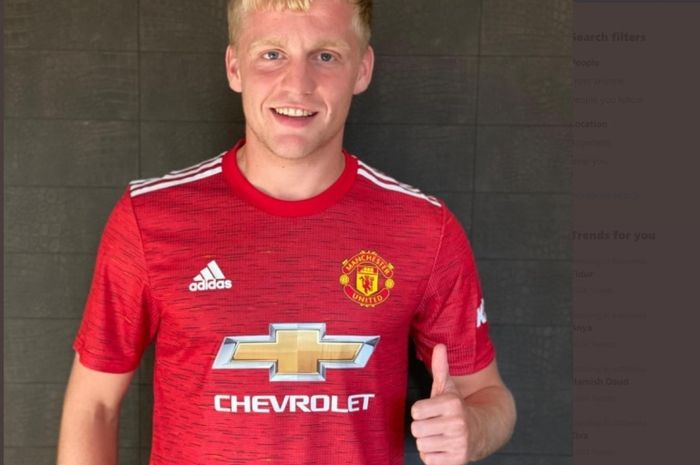 Donny van de Beek resmi bergabung dengan Manchester United dari Ajax Amsterdam.