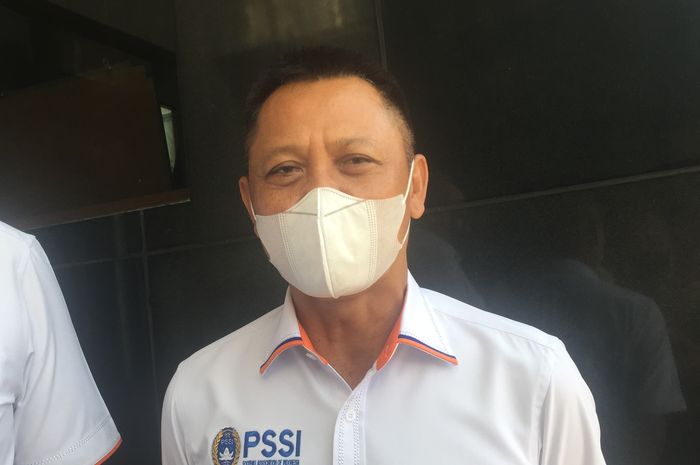 Direktur Operasional PT LIB, Sudjarno seusai bertemu dengan Kepala Satgas Antimafia Bola untuk membahas lanjutan Liga 1 2020.