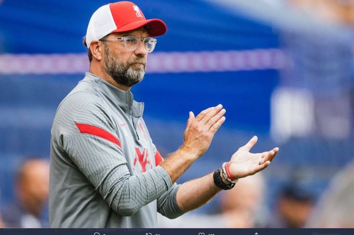 Juergen Klopp dalam laga persahabatan Liverpool vs Blackpool.