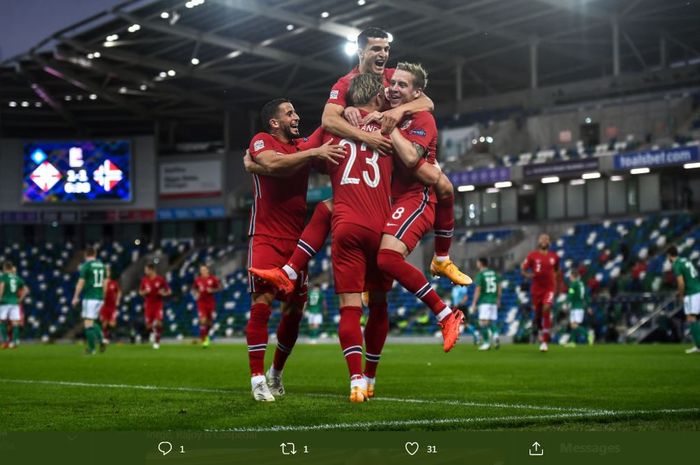 Erling Haaland dikerubuti rekan setimnya usai mencetak gol untuk timnas Norwegia di laga UEFA Nations League.