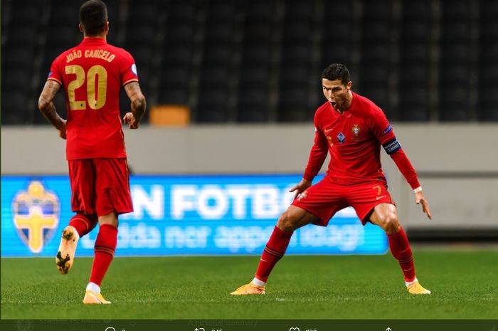 Momen Cristiano Ronaldo melakukan selebrasi usai mencetak gol ke gawang Swedia dalam kemenangan 2-0 Portugal pada laga UEFA Nations League, Selasa (8/9/2020).