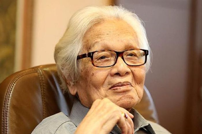 Pendiri Kompas Gramedia Jakob Oetama tutup usia, Rabu (9/9/2020) pukul 13.05 WIB, di RS Mitra Keluarga Kelapa Gading, Jakarta. Foto ini memperlihatkan Jakob Oetama di ruang kerjanya di Gedung Kompas Gramedia, Palmerah Selatan, Jakarta, Selasa (27/9/2016).  