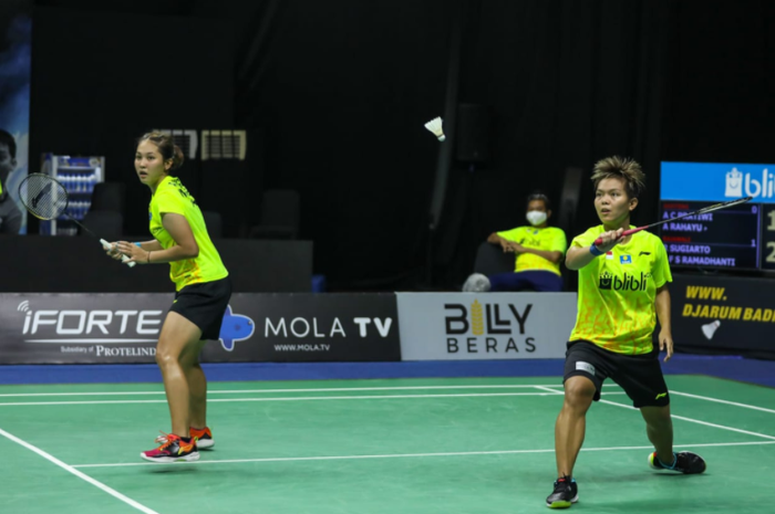 Pasangan ganda putri Indonesia, Ribka Sugiarto/Siti Fadia Silva Ramadhanti, saat beraksi pada ajang Simulasi Piala Uber 2020 di Hall Pelatnas Cipayung, Jakarta Timur, DKI Jakarta, Kamis (10/9/2020).