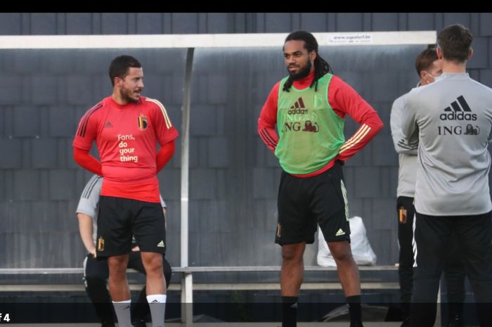 Eden Hazard (kiri ) dan Jason Denayer saat berlatih dengan timnas Belgia menjelang ajang UEFA Nations League 2020/2021.