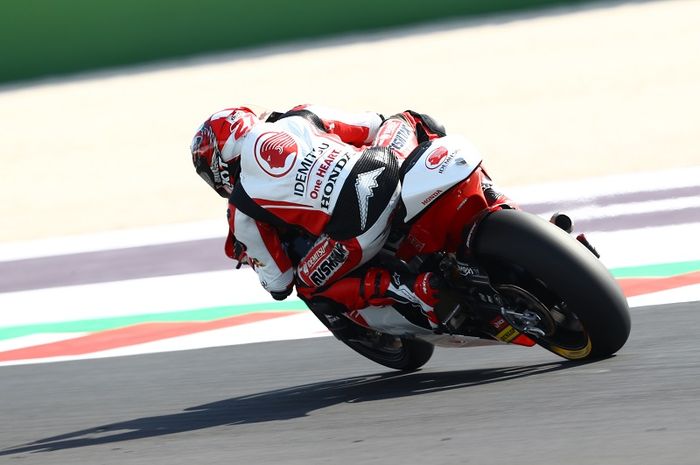 Pembalap Idemitsu Honda Team Asia, Andi Farid Izdihar, saat tampil pada sesi latihan bebas Moto2 San Marino di Sirkuit Misano, Italia. 11 September 2020