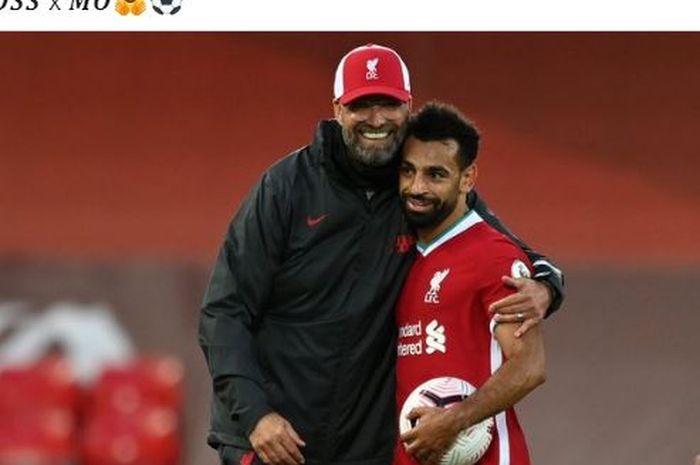 Pelatih Liverpool, Juergen Klopp, memeluk Mohamed Salah seusai laga Liga Inggris kontra Leeds United di Stadion Anfield, Sabtu (12/9/2020).