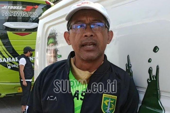 Pelatih Persebaya, Aji Santoso setelah latihan Persebaya di Stadion Pusaka, Wiyung, Surabaya, Senin (14/9/2020).