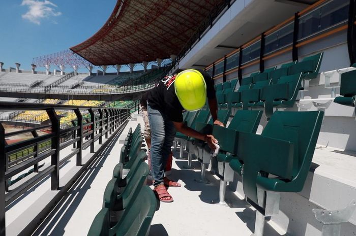 Proses pengerjaan dan kesiapan yang ada di Stadion Gelora Bung Tomo jelang Piala Dunia U-20 2021, 18 September 2020