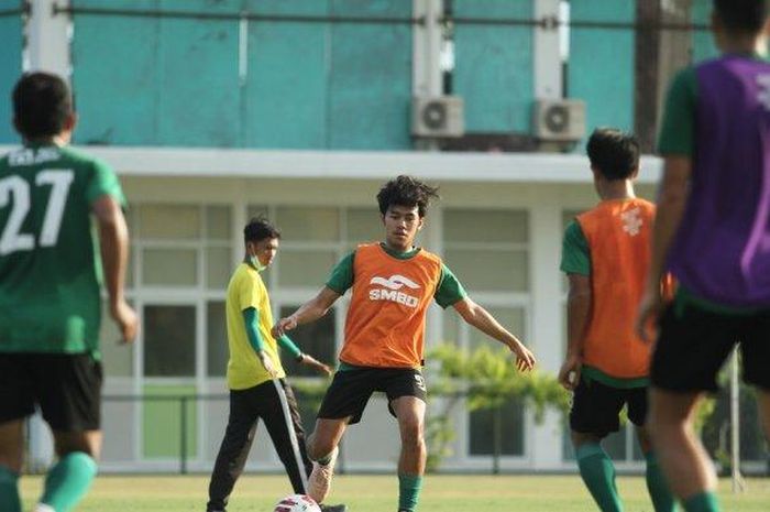 Penggawa PSS saat menjalani latihan di Lapangan Yogyakarta Independent School (YIS)