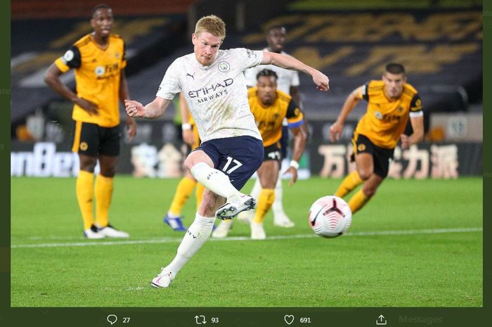 Kevin De Bruyne cetak gol penalti dalam laga Woverhampton vs Manchester City di Molineux, 21 September 2020.