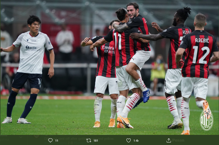 Para pemain AC Milan merayakan gol kedua yang dicetak Zlatan Ibrahimovic di laga melawan Bologna, Selasa (22/9/2020) dini hari WIB