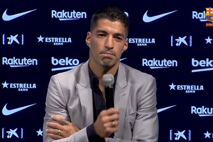 Striker Atletico Madrid yang baru meninggalkan Barcelona, Luis Suarez, mengaku sudah diperingatkan dari awal bergabung Barca untuk berhati-hati dengan Lionel Messi.