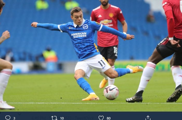 Pemain  Brighton and Hove Albion, Leandro Trossard, melepaskan tendangan saat menjamu Manchester United dalam laga pekan ketiga Liga Inggris, Sabtu (26/9/2020) pukul 18.30 WIB. 